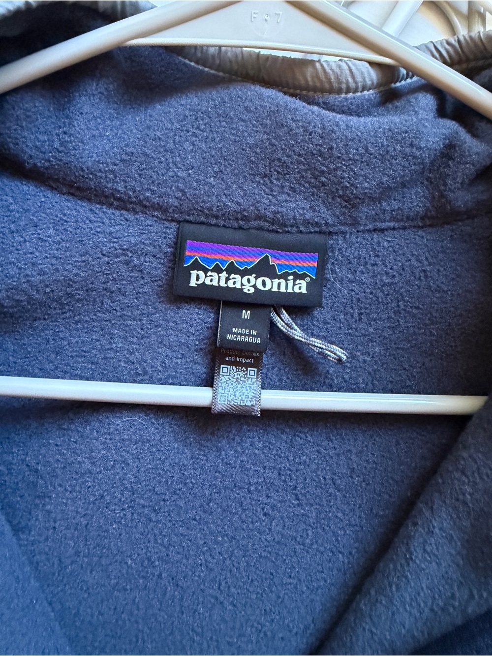 Patagonia Men’s Microdini Two-Tone Fleece Pullover - Navy & Cream - Picture 4 of 4